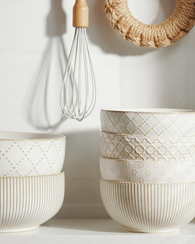 Getstar 92 oz capacity bowls hold large portions for salads, pasta, and fruit.