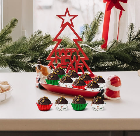Gift Boutique holly leaves motif liner for festive nibbling and easy serving.