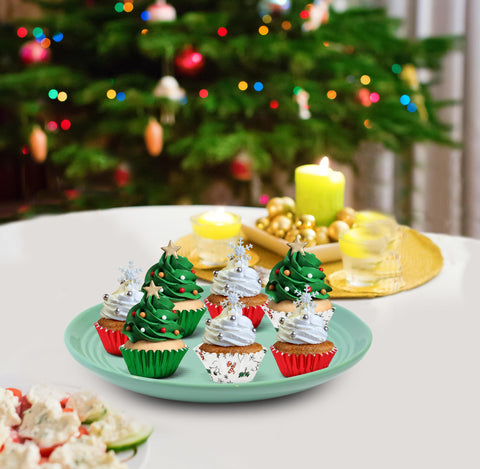 Gift Boutique snowflakes accent liner pairs beautifully with mini cupcakes and snacks.