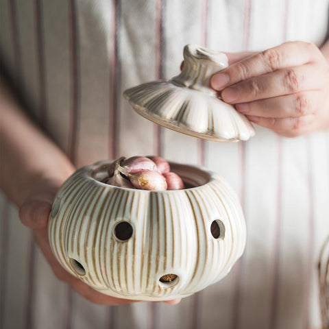 Cormomu garlic keeper blends practicality with playful design on any counter.