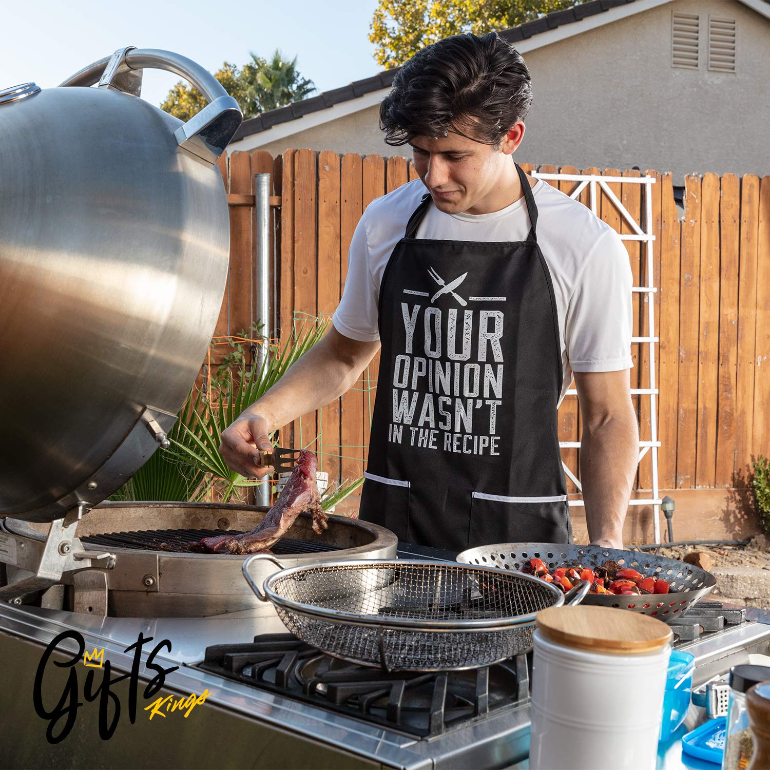 GIFTS KINGS cotton-poly blend apron resists stains and fading for busy cookouts
