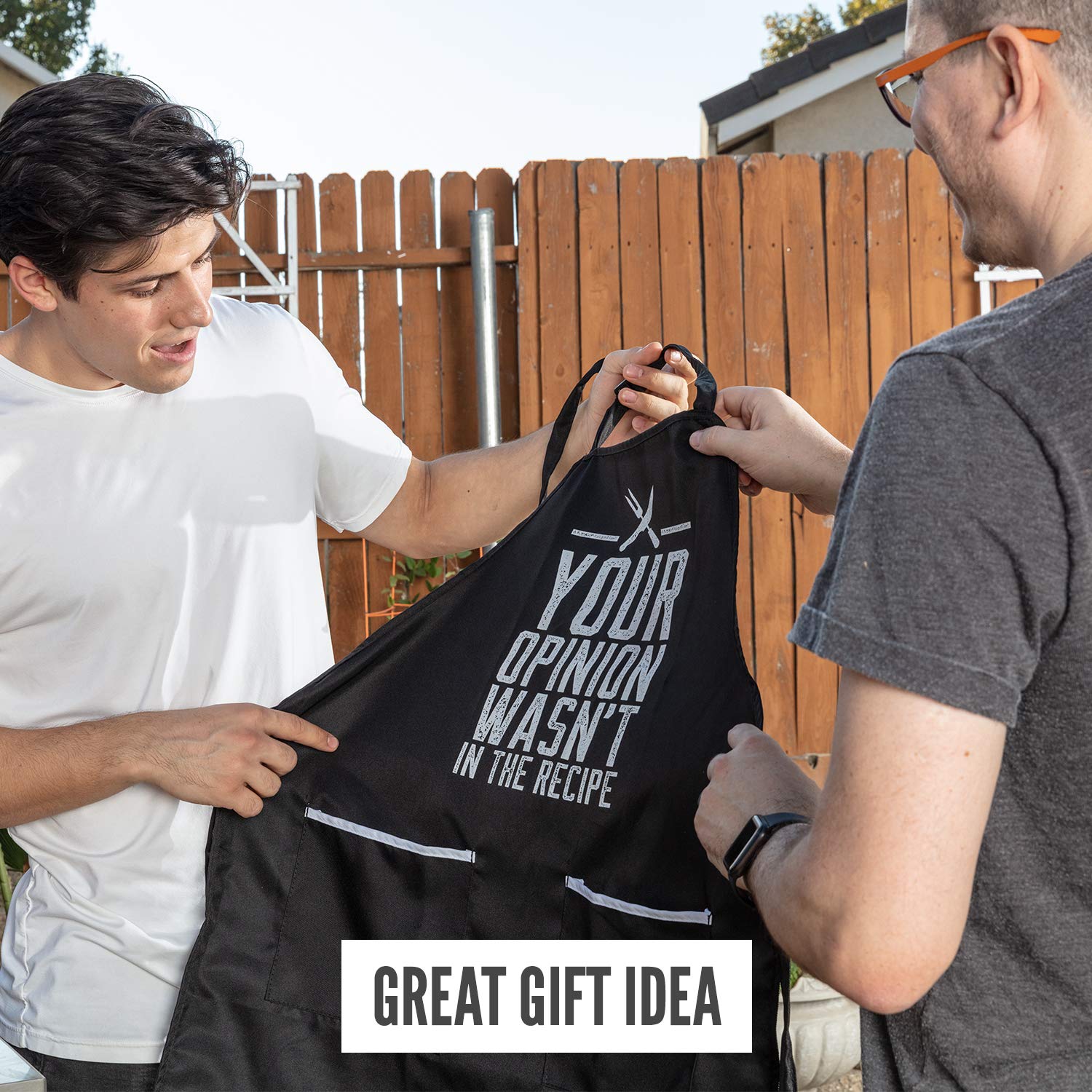 GIFTS KINGS apron with a pocket for a phone and essential items