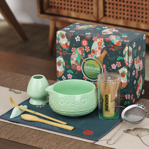 Giiouni ceramic matcha bowl close-up shows hand-fit design and pattern.