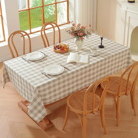 Gillhov gift-ready checkered tablecloth for Valentine celebrations.