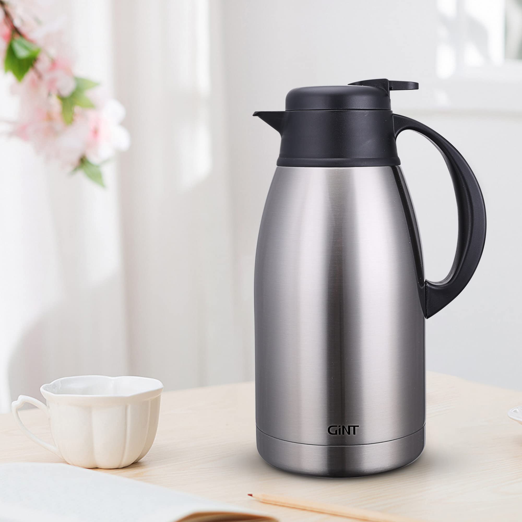 GiNT single-hand pour button enables effortless serving.