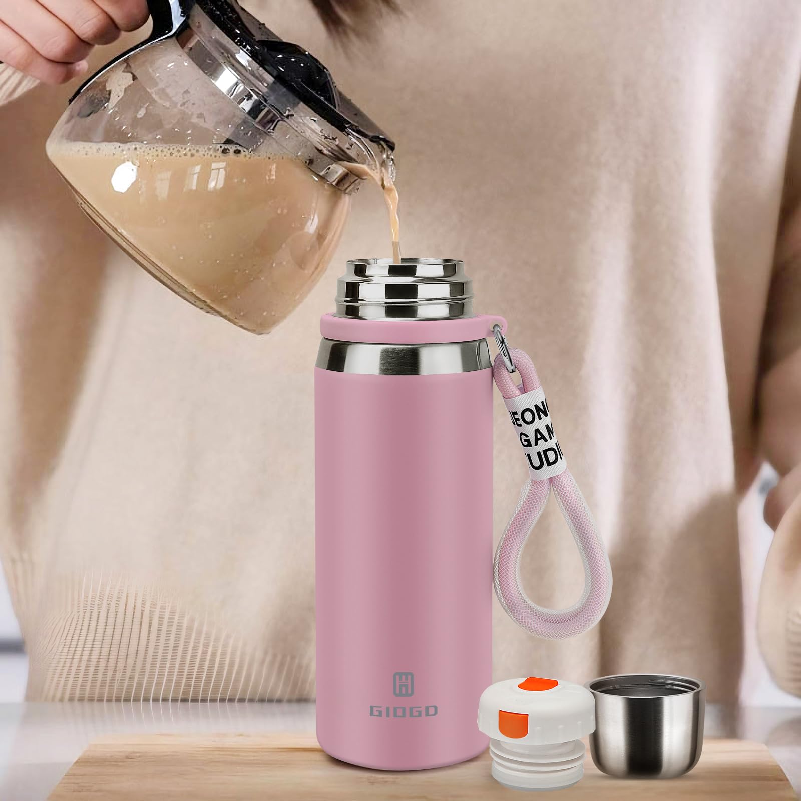 GIOGD eco-friendly reusable bottle replaces disposable cups during workouts.