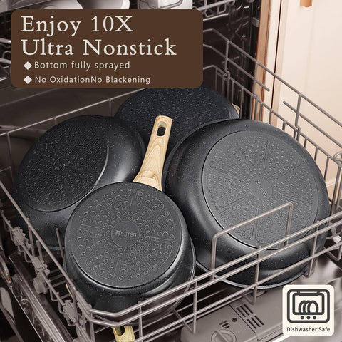 GiPP 1.5-quart ceramic saucepan with lid ideal for sauces and simmering.