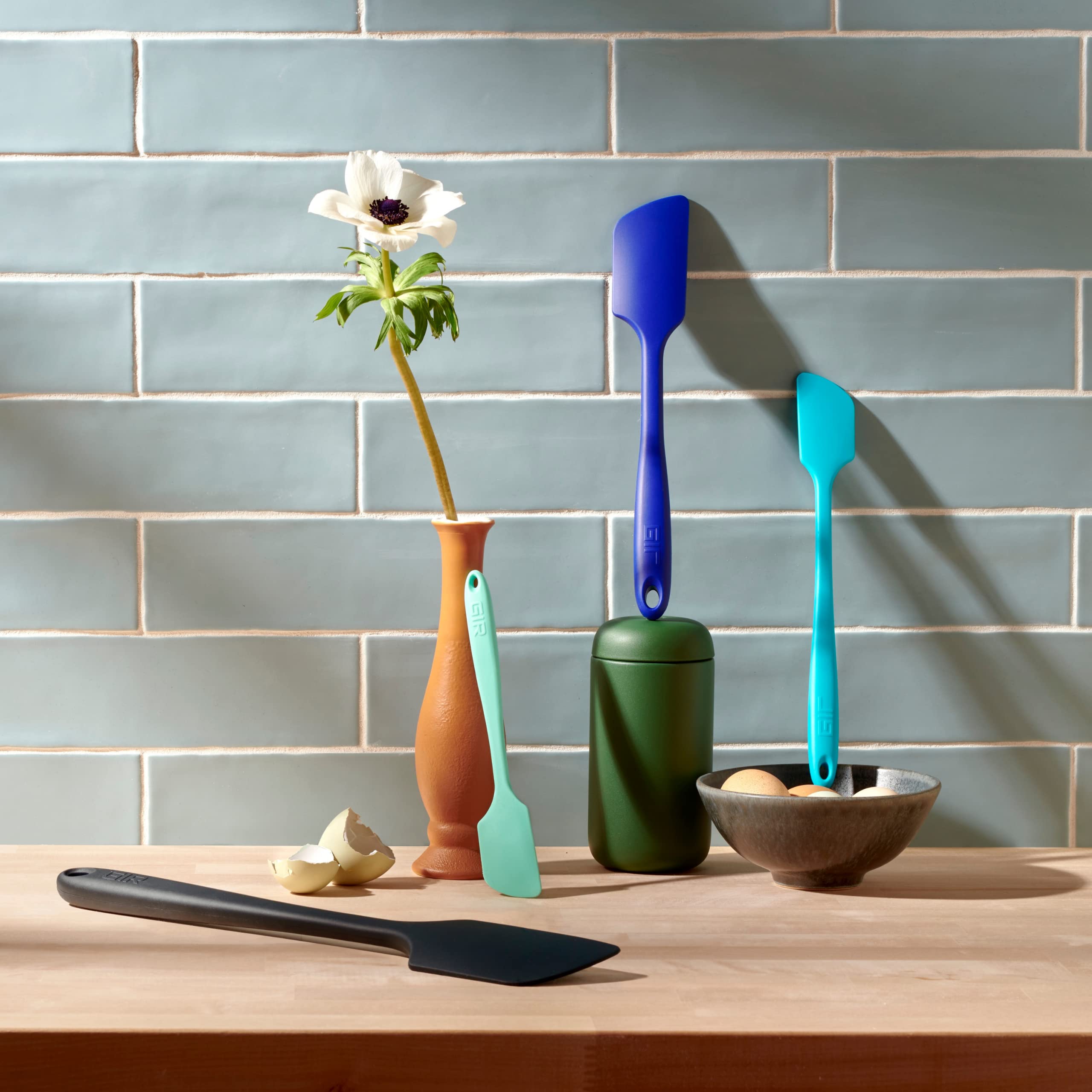 GIR lifetime-guarantee spatula signaling long-lasting kitchen reliability.