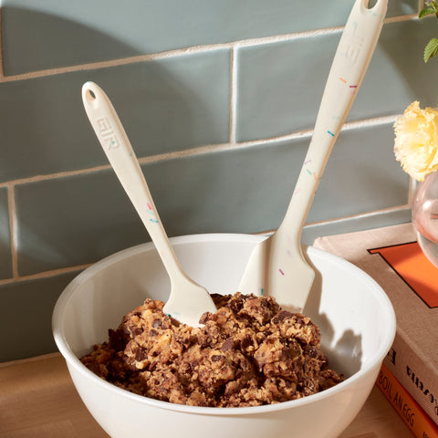 GIR spatula reaching into a tall jar, navigating tight spaces