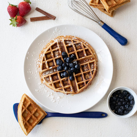 GIR ergonomic-handle provides comfortable control for precise flipping and stirring.