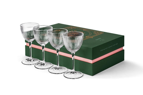 GLASSIQUE CADEAU secure storage box protects against dust and scratches.