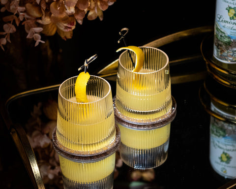 GLASSIQUE CADEAU Gatsby-inspired gift box ready for gifting.