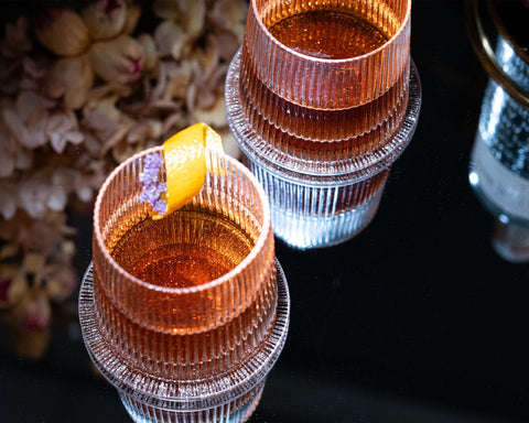 GLASSIQUE CADEAU ribbed vertical lines add retro charm to drinks.
