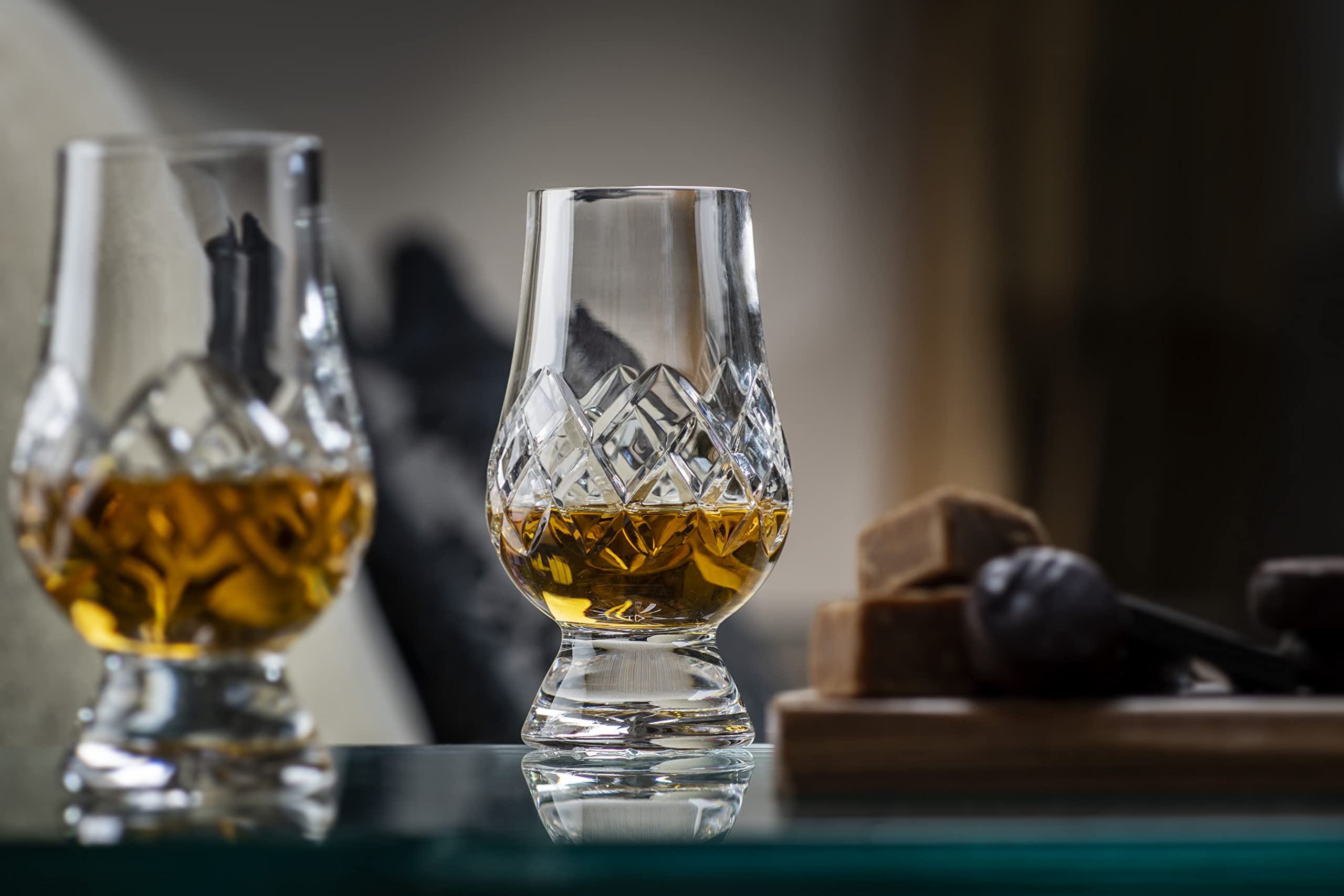 GLENCAIRN cut glass lead-free crystal, dishwasher safe for convenient cleaning.