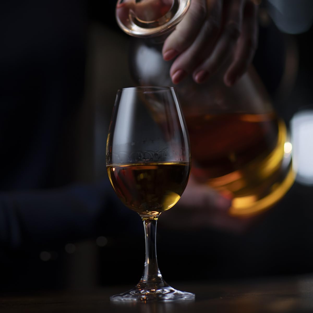 Dishwasher-safe design simplifies cleaning after tasting sessions.