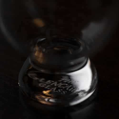 GLENCAIRN ergonomic narrow rim for comfortable tastings.