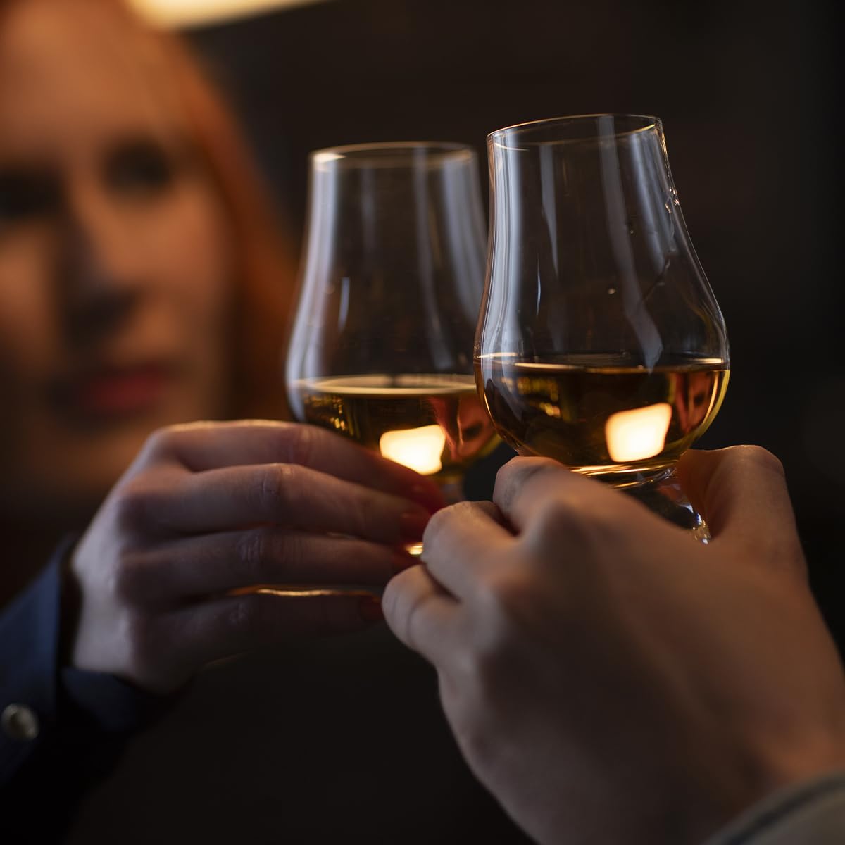GLENCAIRN lead-free crystal glass enhances aroma and visual appeal.