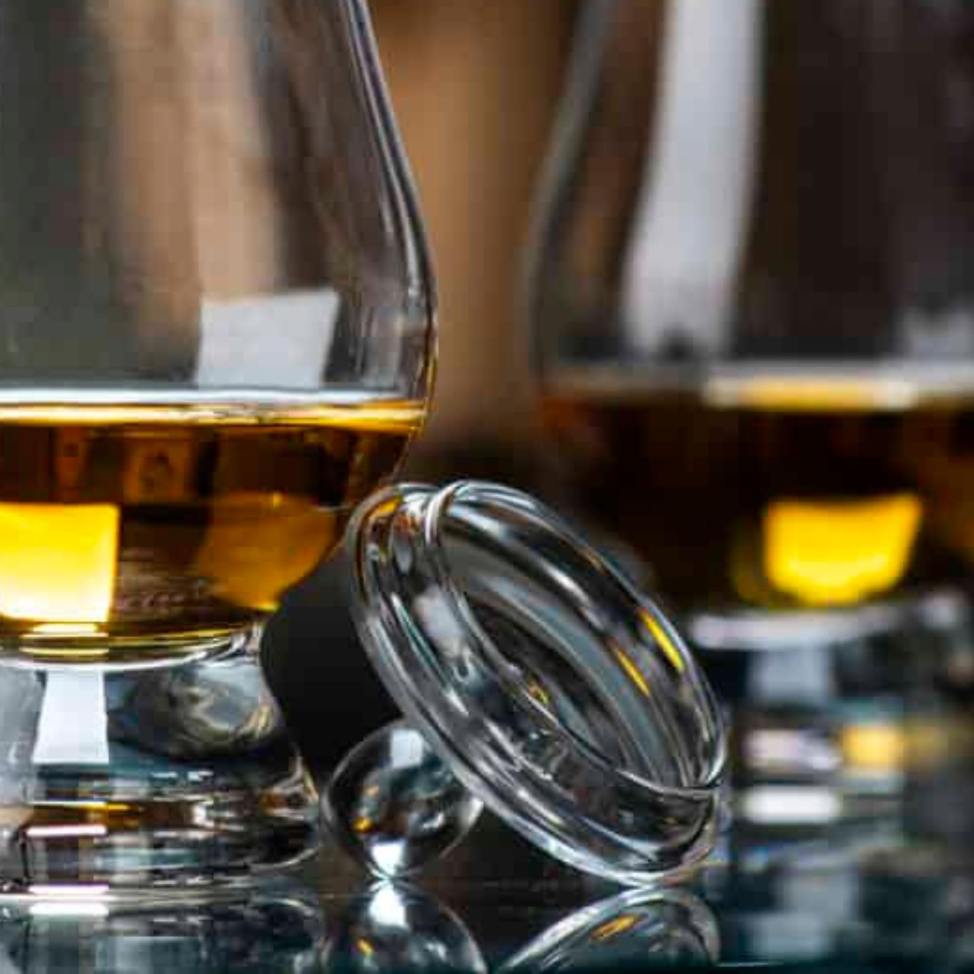 Glencairn tasting cap dishwasher-safe feature shown