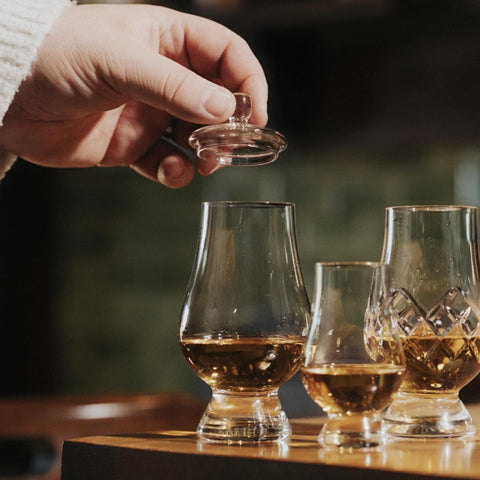 Close-up of Glencairn tasting cap improving aroma concentration