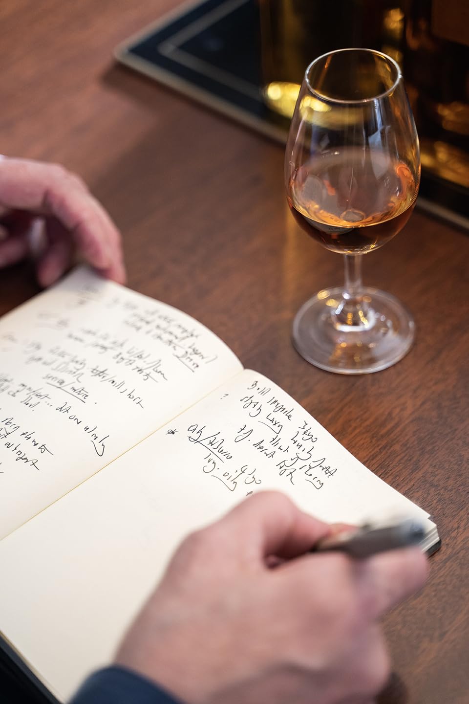 Nosing-focused glass shape suits whisky lovers and blenders.