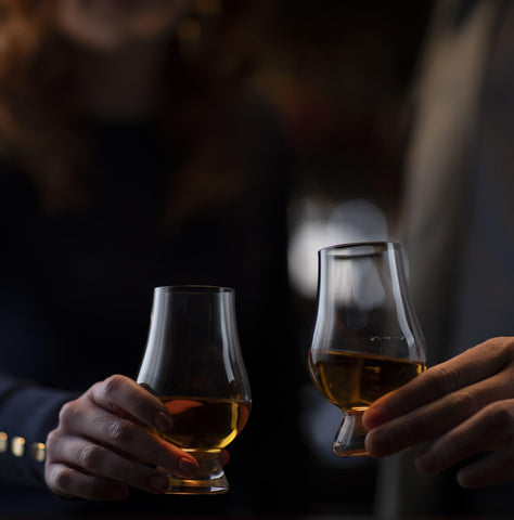 GLENCAIRN wide bowl enhances color appreciation of whiskey.