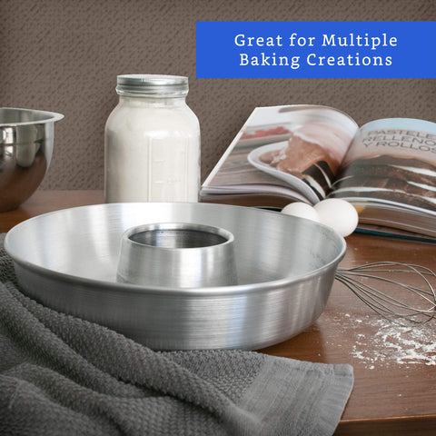 GLOBE ROCKET pan side handle shows easy grip during pouring and lifting