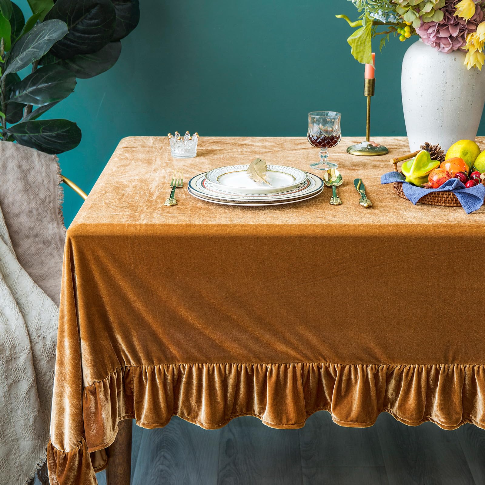 GLORY SEASON velvet tablecloth under lighting, highlighting color-shift effect