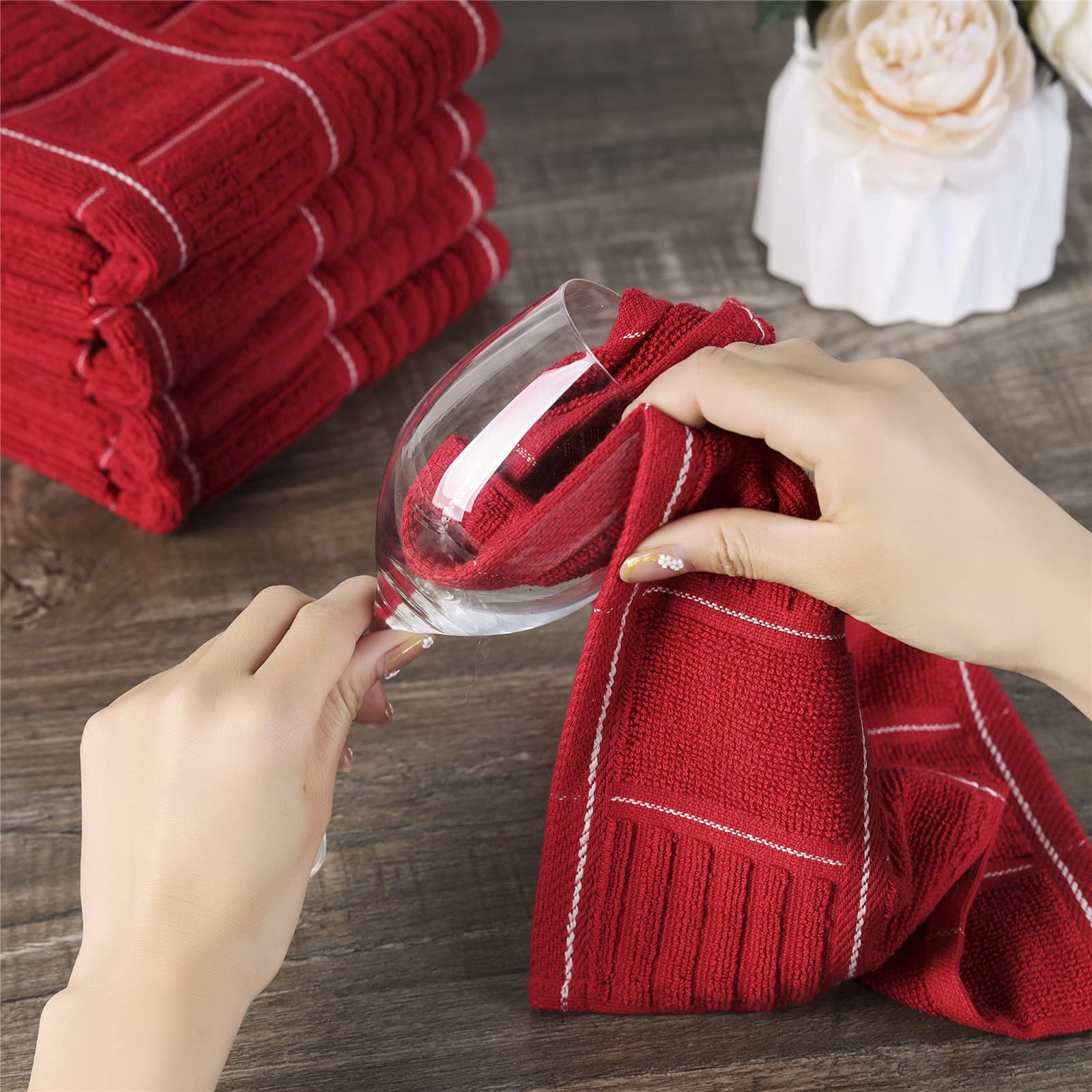 Glynniss red towels set makes a practical gift for cooks and hosts.