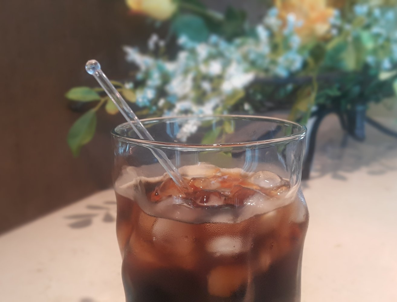 Gmark 6-inch prism picks ideal for elegant garnishes.