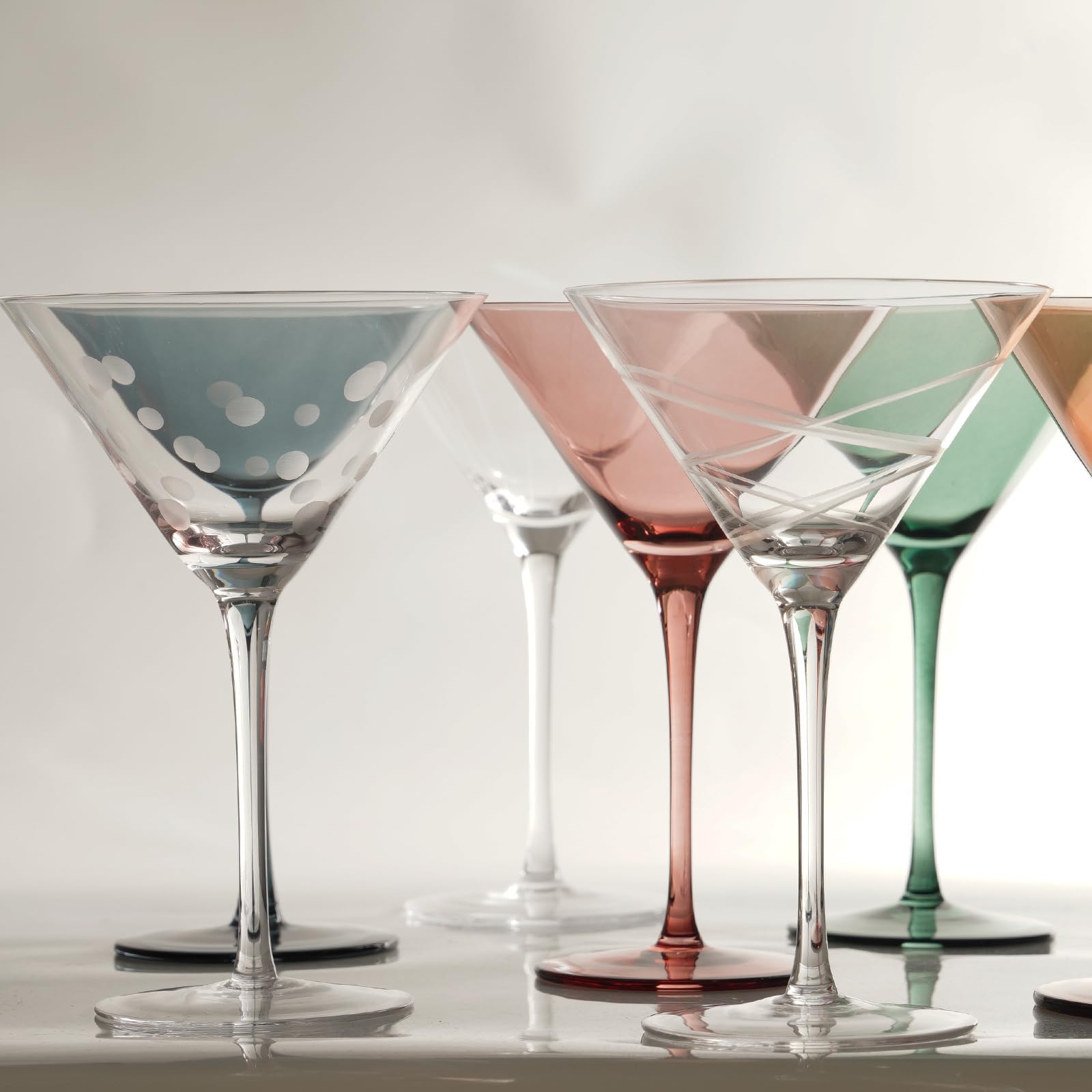Gnimihz lead-free crystal promotes safer, brighter sipping.