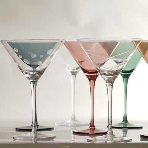 Gnimihz lead-free crystal promotes safer, brighter sipping.