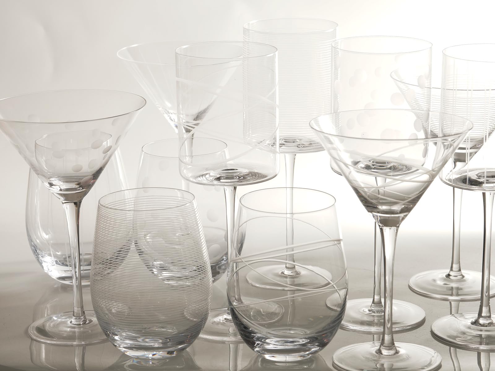 Gnimihz secure gift box protects glasses during transit.