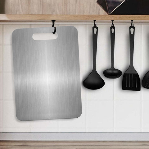 Gnodry Titanium Cutting Board demonstrating rapid thawing feature for faster meal prep.