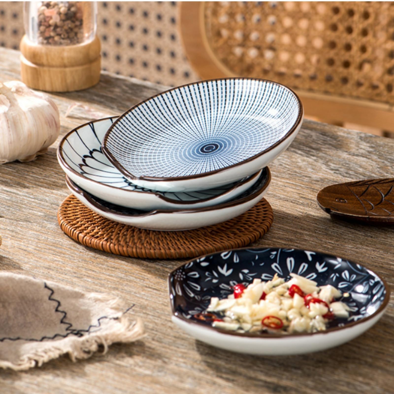 Goaste easy-clean ceramic spoon rest; wipe clean after use