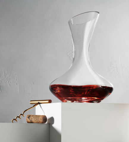 Godinger crystal decanter 750ml holds a full bottle with elegance
