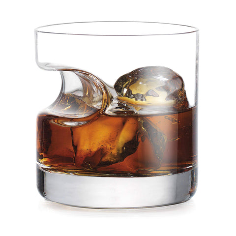 Godinger crystal whiskey glass highlights a round shape for comfortable handling.