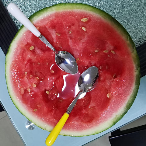 Goeielewe spoons probe kiwi, watermelon and other fruits with ease.
