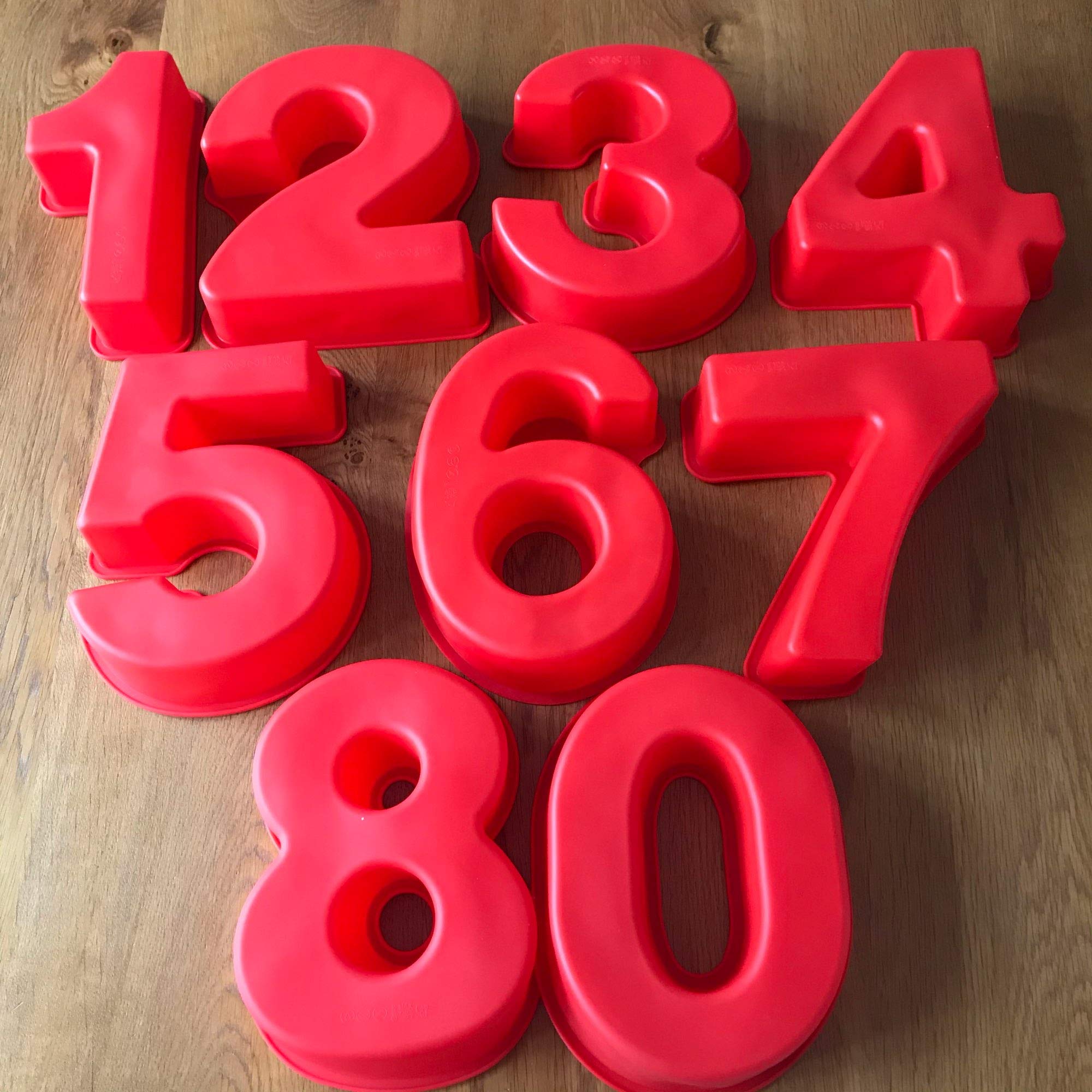 Goldbaking dishwasher-safe number moulds simplify cleanup after festive baking sessions.
