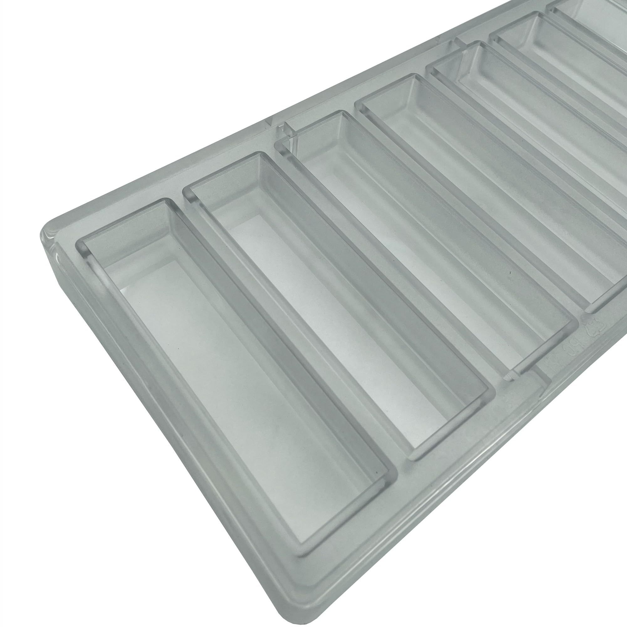 Goldbaking mold supports dark, milk, and white chocolate varieties