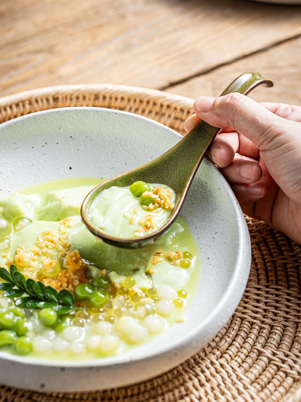 Gomakren 6-piece spoon set adds elegance to everyday dining and special occasions.