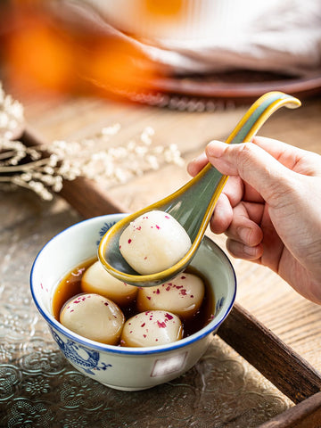 Gomakren ergonomic-handle spoon provides steady grip while serving hot broth