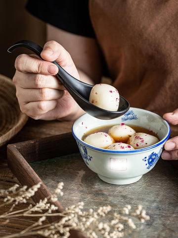 Gomakren unglazed bottom keeps spoons stable on countertops