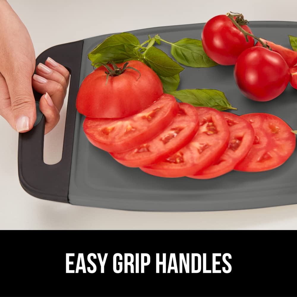 GORILLA GRIP rubber border provides secure grip and less countertop movement.