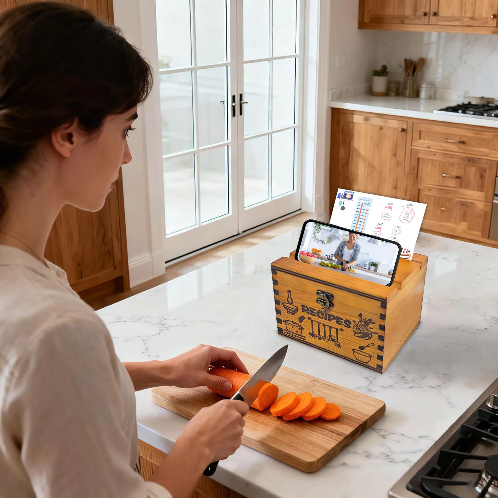 GoShambar lid doubles as a convenient phone stand while following recipes