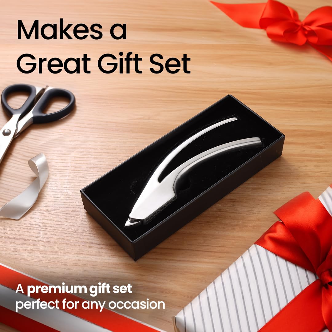 Gourmet Easy Easy-clean garlic press simplifies rinsing and storage.