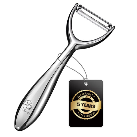 Gourmet Easy vegetable peeler close-up of serrated blade for durable peeling