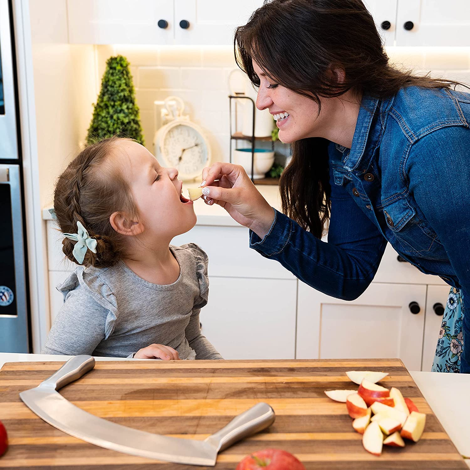 Gourmetly easy-clean design simplifies quick hand washing.