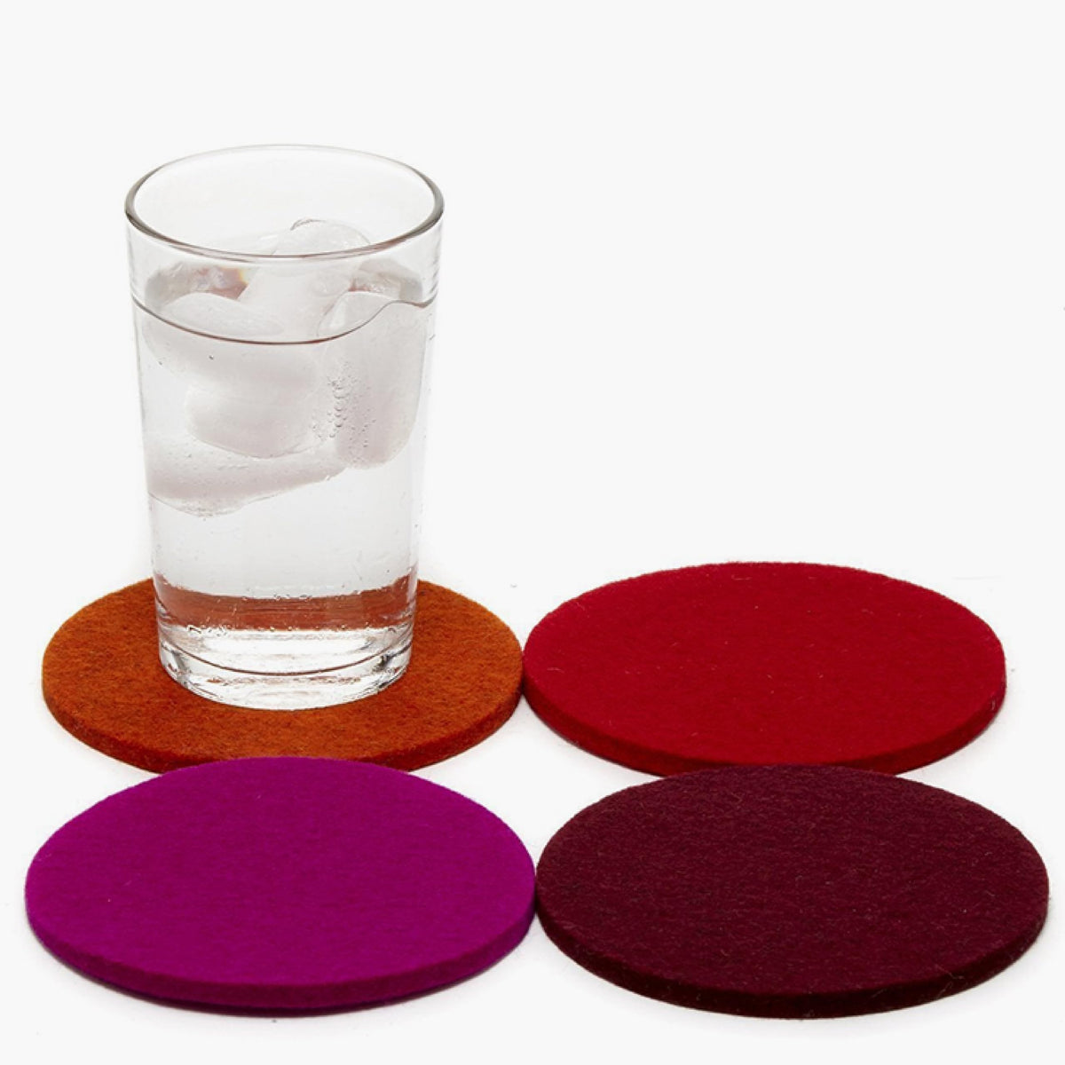 Graf Lantz Bierfilzl round coasters Bordeaux set of four protect surfaces from heat and moisture.