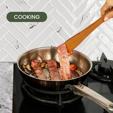 Graindi teak tongs high-heat resistant for sizzling dishes.