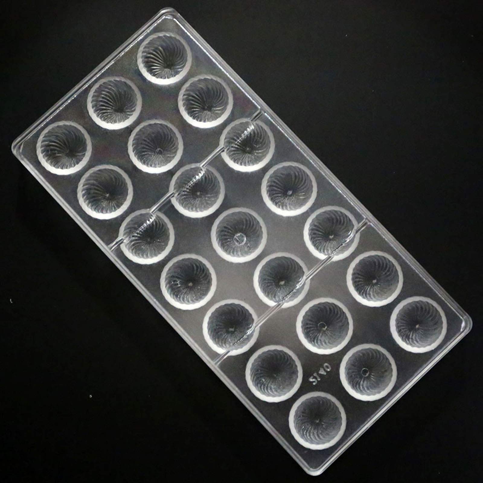 Grainrain polycarbonate mold is durable and easy to clean.